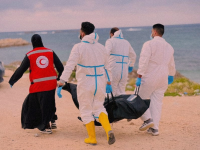 The Libyan Red Crescent Tripoli branch retrieves the body of a migrant – Source: Social media