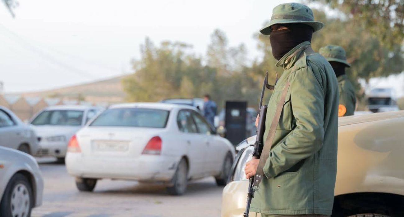 A checkpoint manned by an armed group in Tripoli – Source Social media platforms