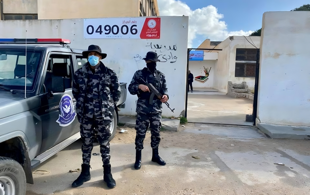 Armed group in front of a polling centre in Tajoura Municipality – Source: Social media.