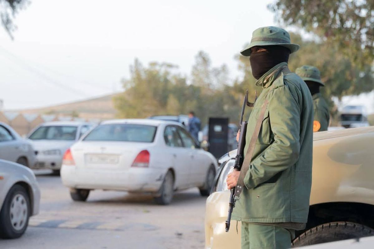 A checkpoint manned by an armed group in Tripoli – Source Social media platforms