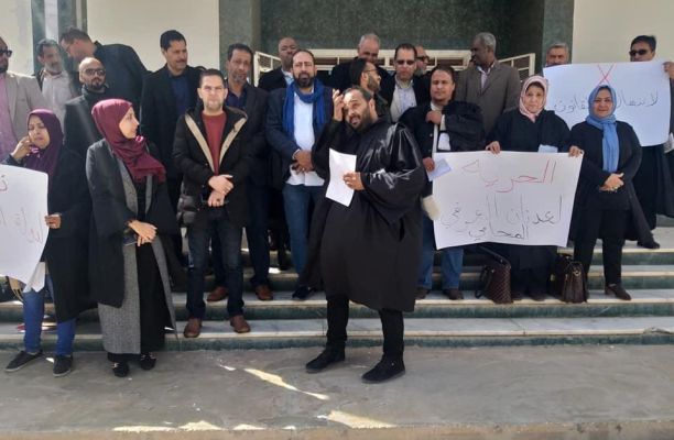 صورة لوقفة احتجاجية للمحامين في بنغازي