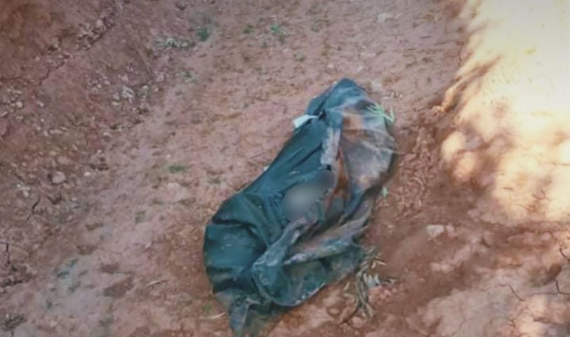 صورة لاحدى الجثث التي عثر عليها جنوب بنغازي