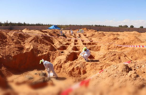 صورة أرشيفية تظهر احدى المقابر الجماعية في ترهونة