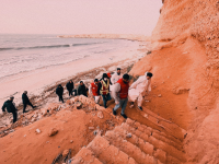 انتشال جثامين ثلاثة قُصّر قرب شاطئ الجرف في صبراتة – المصدر: الهلال الأحمر الليبي – فرع صبراتة