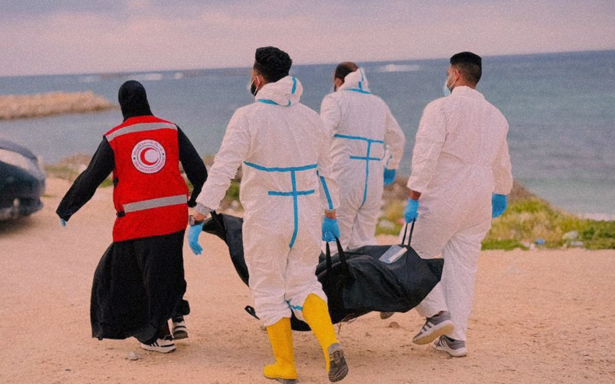 الهلال الأحمر الليبي فرع طرابلس ينتشل جثمان مهاجر – المصدر: مواقع التواصل الاجتماعي