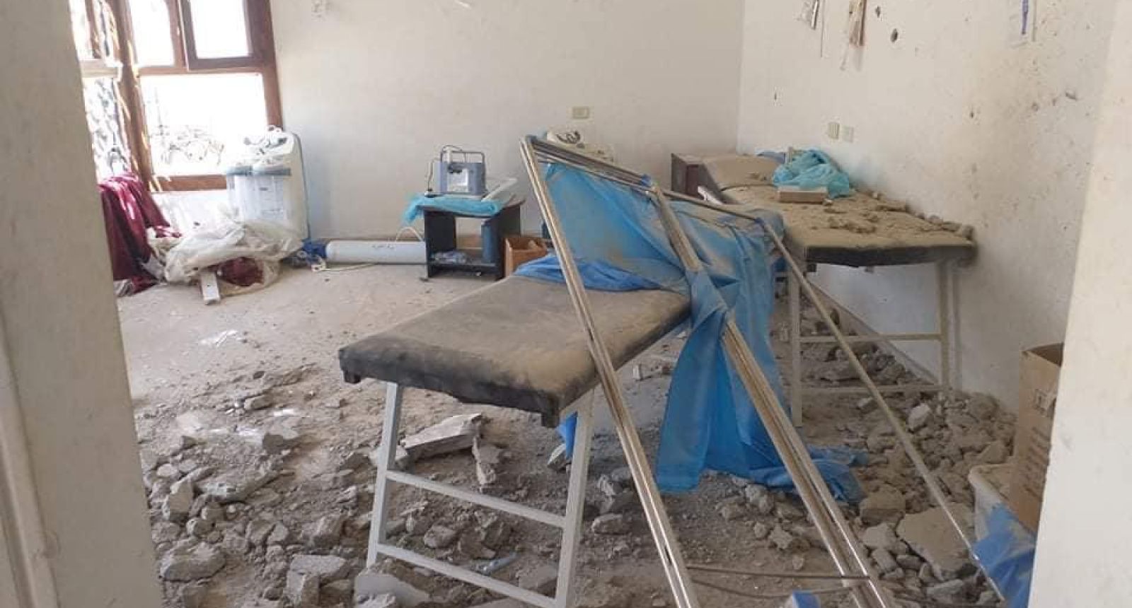 آثار قصف المستشفيات بطرابلس