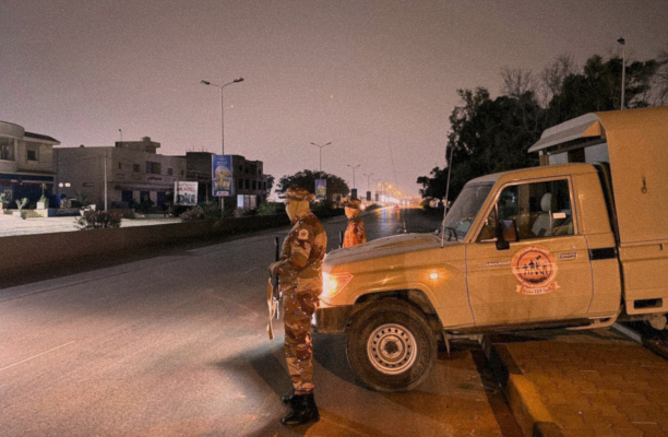 نقطة تفتيش أمنية تابعة لإحدى الأجهزة الأمنية في طرابلس - المصدر: منصات التواصل الاجتماعي