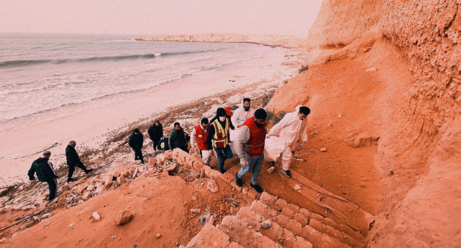 انتشال جثامين ثلاثة قُصّر قرب شاطئ الجرف في صبراتة – المصدر: الهلال الأحمر الليبي – فرع صبراتة